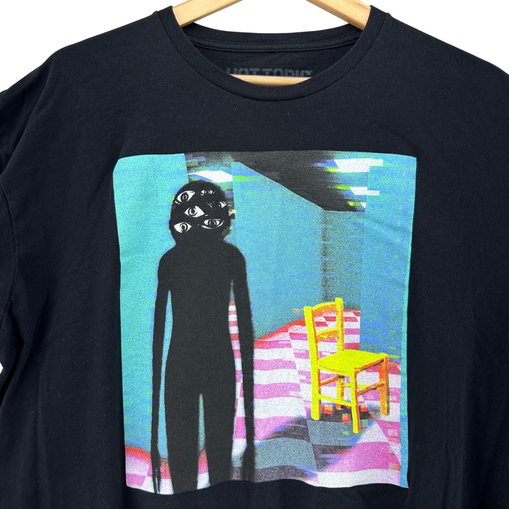 Hot Topic Liminal Space Surreal Shadow Figure Dreamcore T-Shirt Black XL SK8